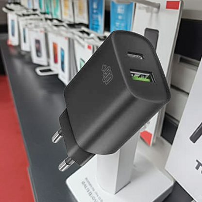 Caricatore USB ad alta velocità nero per ricarica rapida e efficiente - MOKO