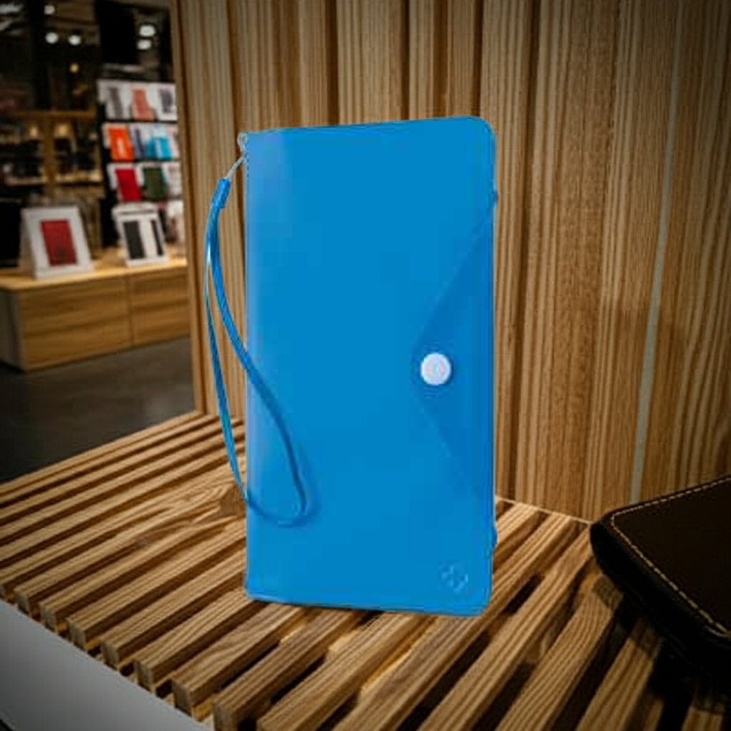 Portafoglio Impermeabile Blu Chiaro: Eleganza e Praticità nella Water Clutch - MOKO